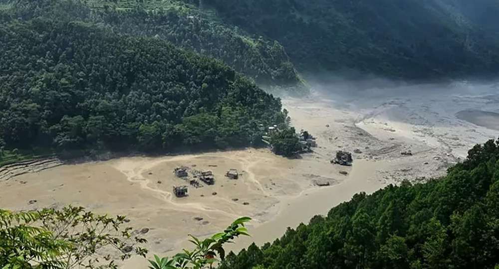 त्रिशूली र नारायणी नदीमा ६४ शव फेला