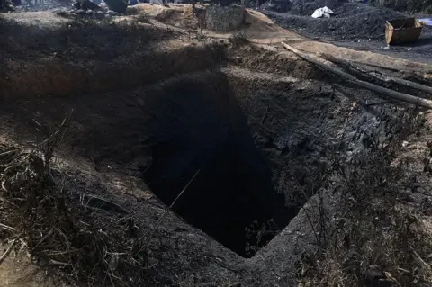 भारत मेघालयस्थित कोइलाखानी विस्फोटन घटना : खोटाङको एउटै गाउँका तीनको मृत्यु