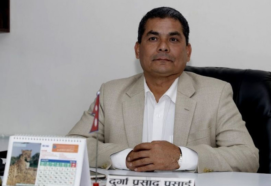 दुर्गा प्रसाईँले आज पत्रकार सम्मेलन गर्दै