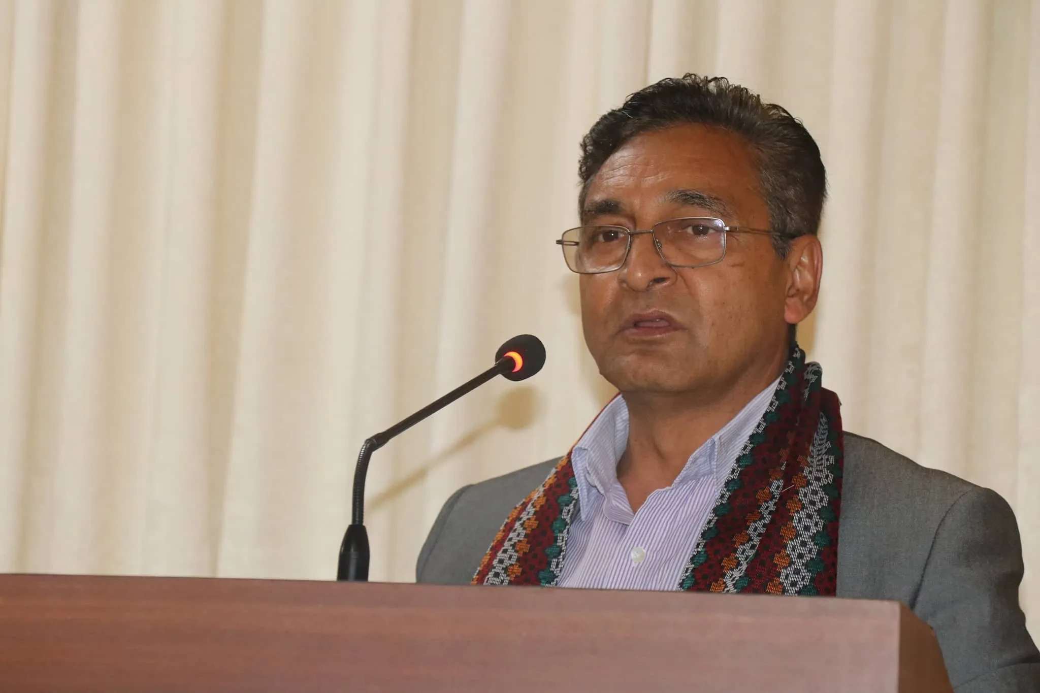 खोजी सूचीमा रहेका एमाले सचिव रायमाझीको घरमा प्रहरीको खानतलासी