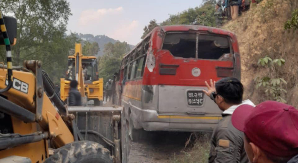 नगरकोटमा वनभोज गएर फर्किएको बस शंखरापुरमा दुर्घटना हुँदा ३ विद्यार्थीको मृत्यु, ४० घाइते