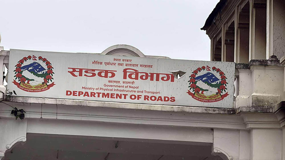 सडक डिभिजन कार्यालय काठमाण्डौले काम नगरी अलपत्र पारेका २५ वटा रुग्ण ठेक्का तोड्यो