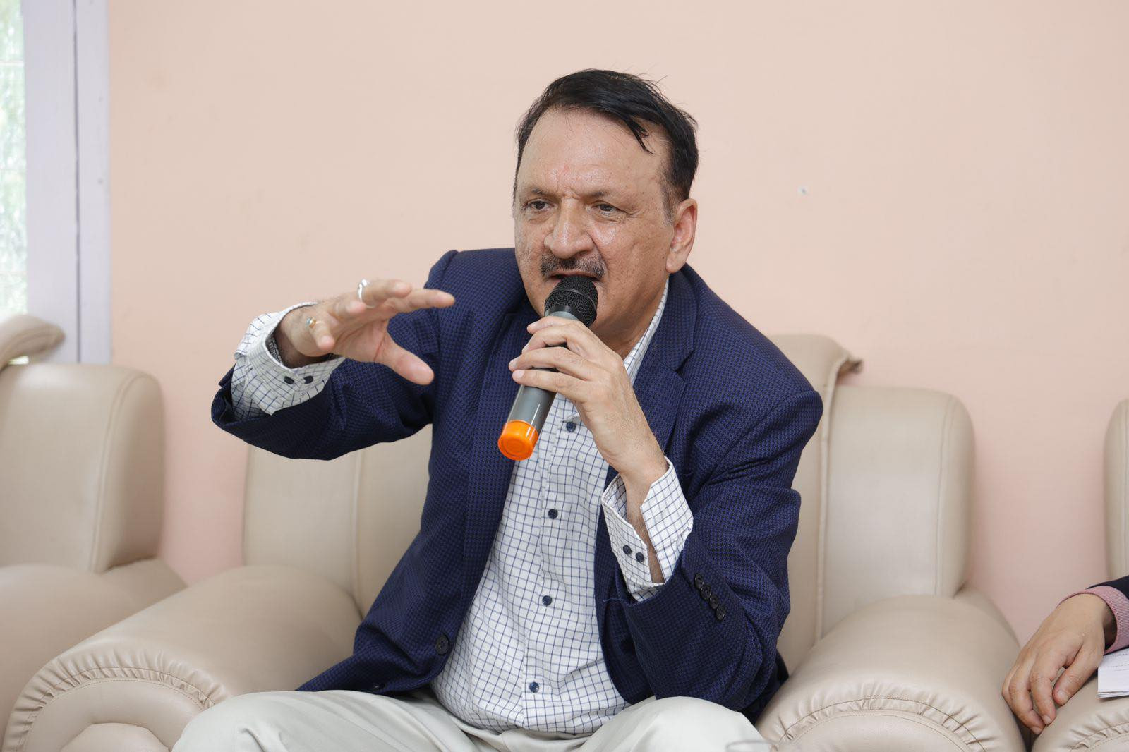 राजस्व लक्ष्य भेट्न इमान्दार भएर काम गर्न आवश्यक छः अर्थमन्त्री डा महत