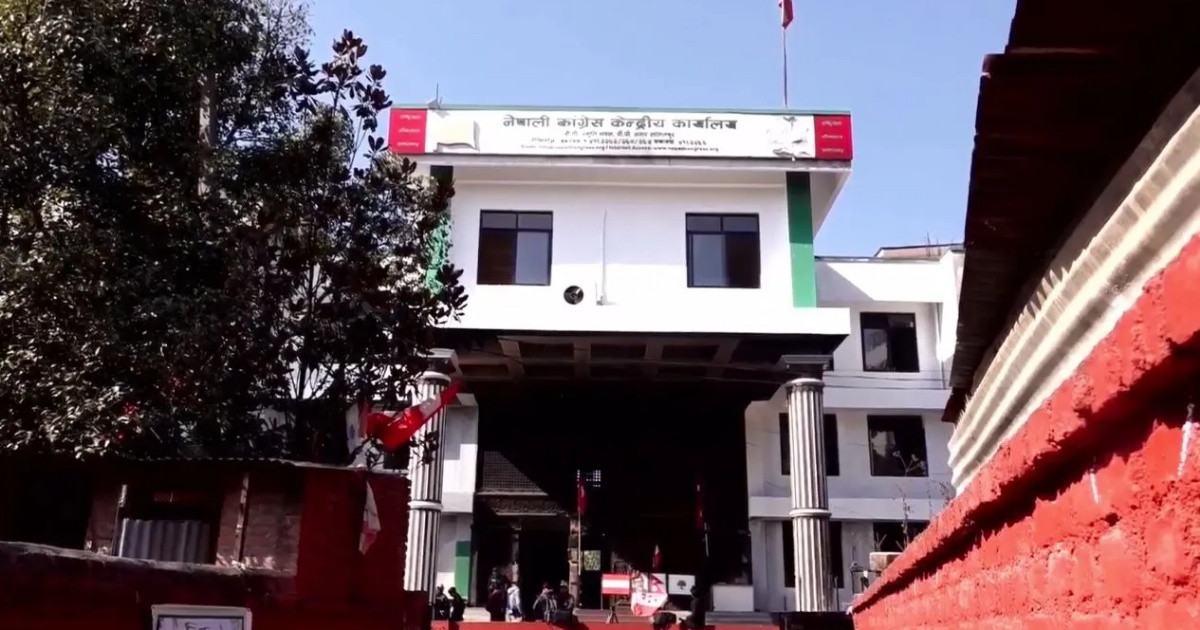 प्रदेशका मुख्यमन्त्री र दलका नेतासँग छलफल गर्दै कांग्रेस