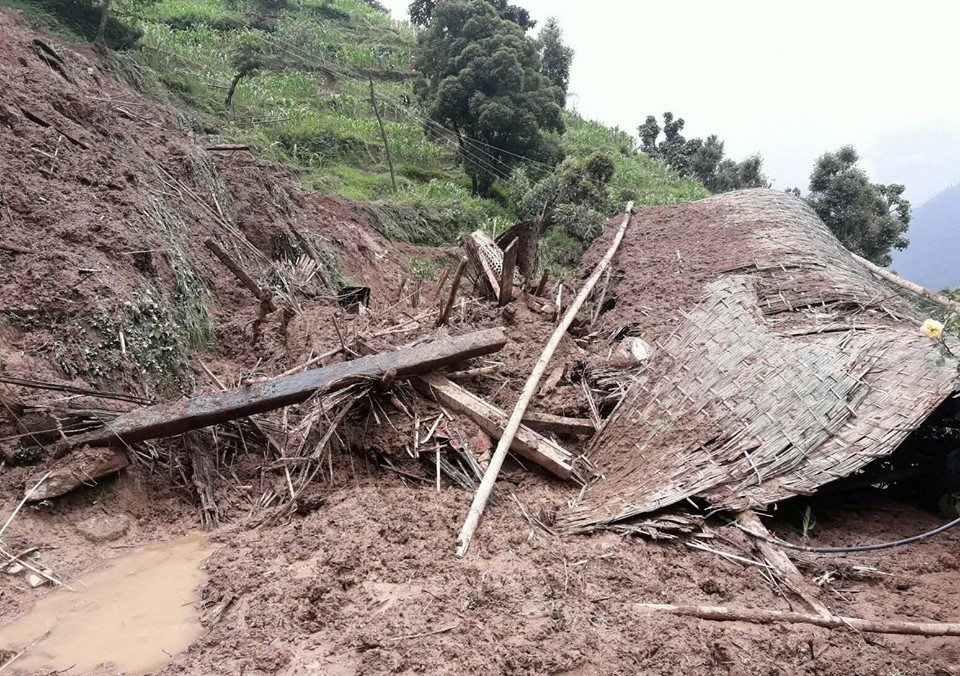 गुल्मीमा पहिरोमा पुरिँदा एकै घरका तीनजनाको मृत्यु, दुई बेपत्ता