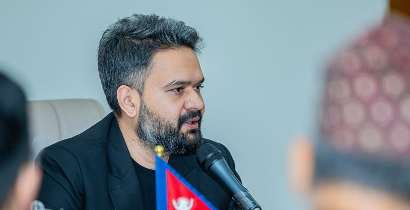 प्रधानमन्त्री शाहले योजना आयोग र नीति अनुसन्धान प्रतिष्ठानका पदाधिकारीसँग छलफल गर्दै