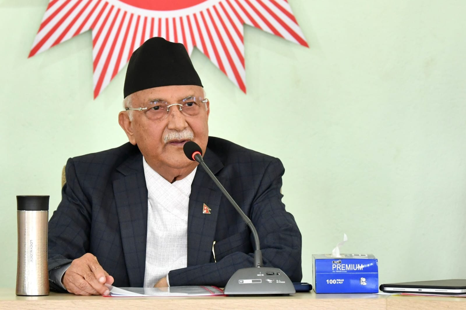 सत्तारुढ दल नेकपा एमालेको संसदीय दलको बैठक बस्दै