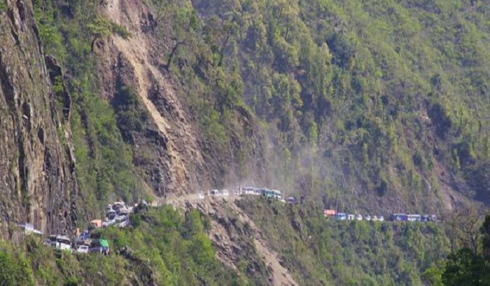 मुग्लिन-नारायणगढ सडकखण्ड अवरुद्ध