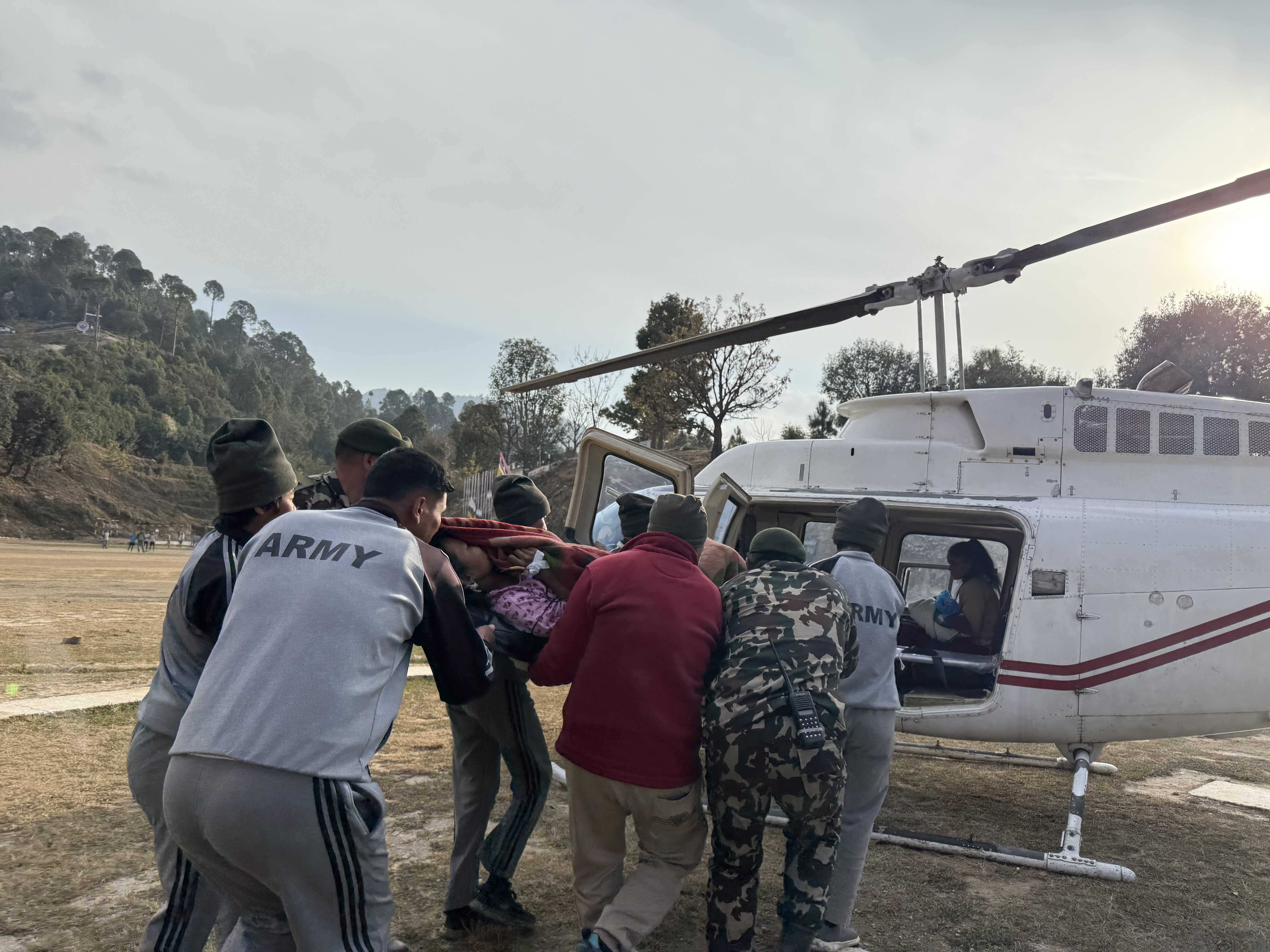 अत्याधिक रक्तस्राव भएपछि एक सुत्केरीको हेलिकोप्टरमार्फत उद्धार