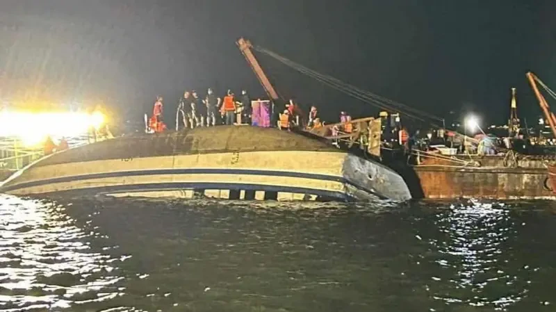 भियतनाममा डुंगा पल्टिँदा कम्तीमा ३७ जनाको मृत्यु
