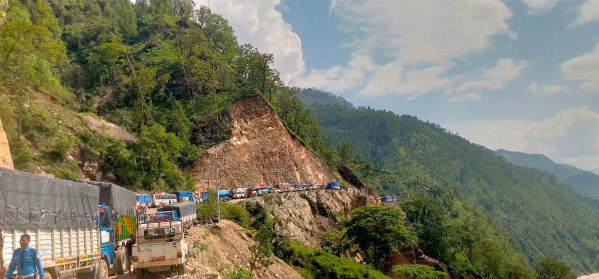 पहिरोले अवरुद्ध कर्णाली राजमार्ग सञ्चालनमा