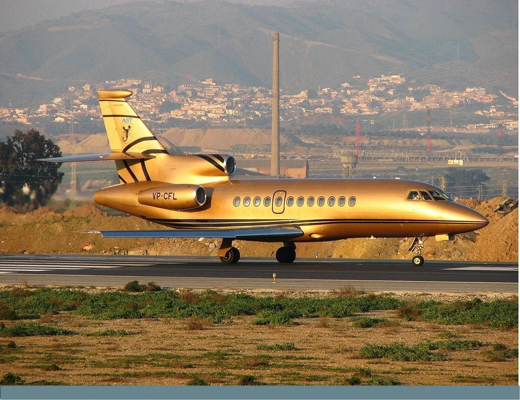 यो हो सुनले बनेको विश्वकै महंगो हवाईजहाज, कति छ मूल्य ?