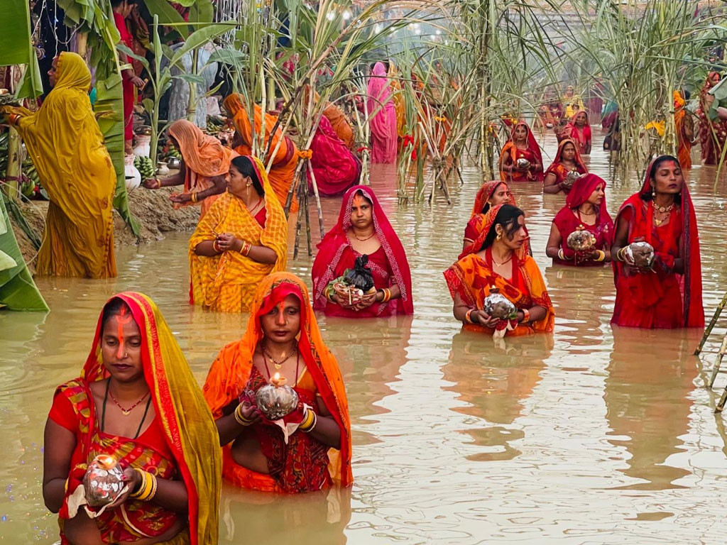 उदाउँदो सूर्यलाई अर्घ्य अर्पणसँगै छठ सम्पन्न