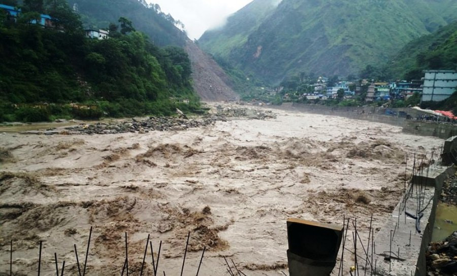 बर्सातमा बाढीको त्रास, हिउँदमा सिँचाइ अभाव
