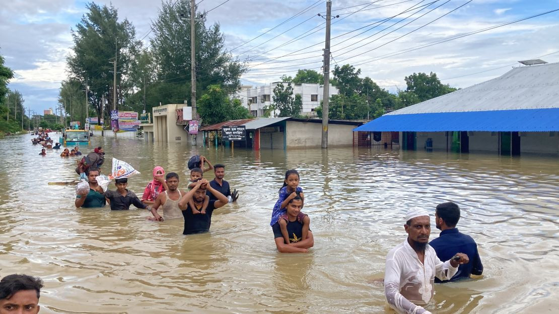 बङ्गलादेशमा बाढीमा परी २३ जनाको मृत्यु , ६० लाख मानिस प्रभावित