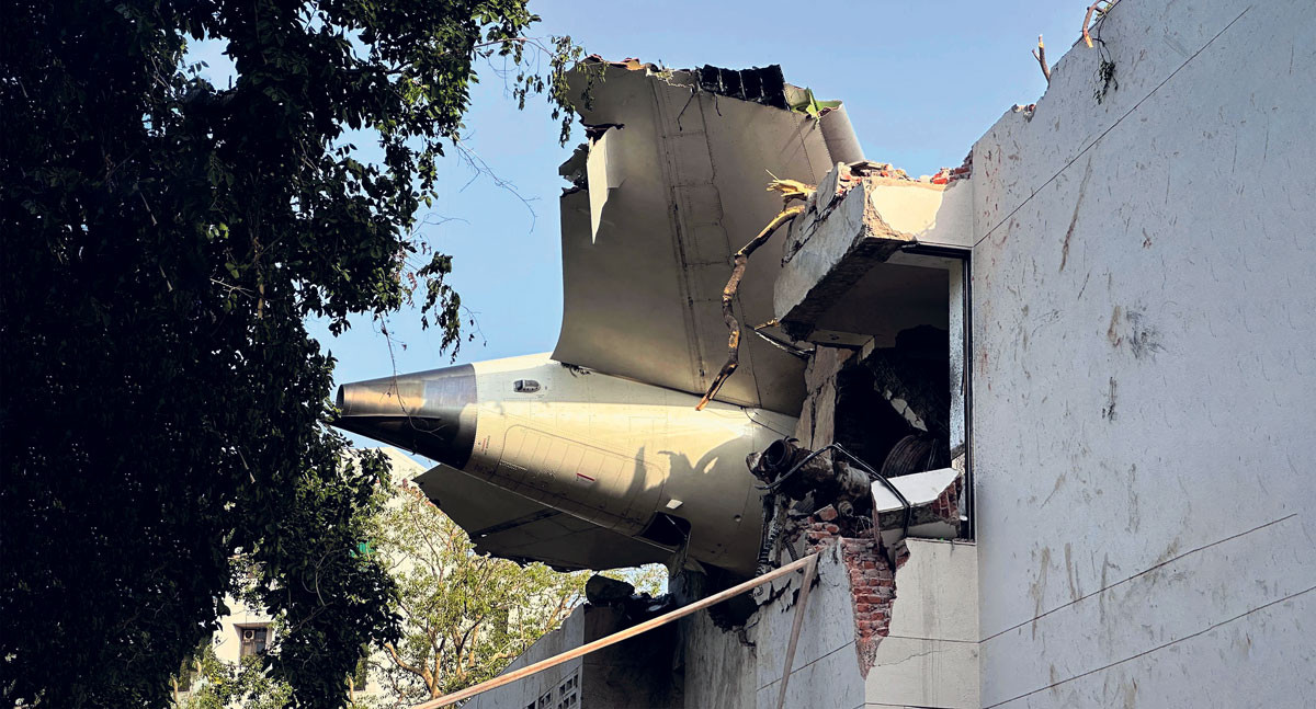 एयर इन्डिया विमान दुर्घटनामा मृत्यु हुनेको संख्या २६५ पुग्यो