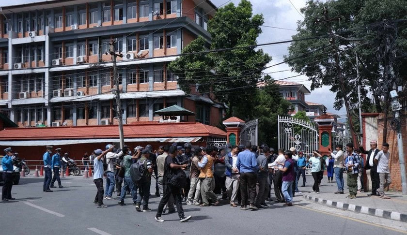 २७ जना प्रदर्शनकारीहरु बानेश्वर र सिंहदरबार क्षेत्रबाट पक्राउ