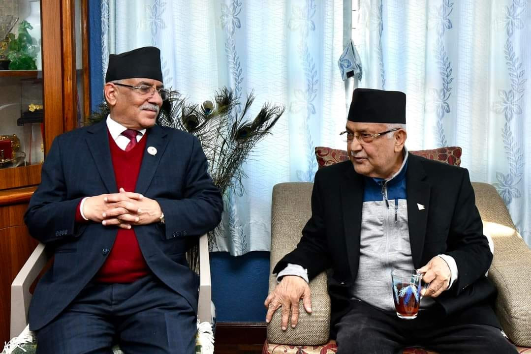 सिंहदरबारमा प्रधानमन्त्री प्रचण्ड र एमाले अध्यक्ष केपी ओलीबीच छलफल