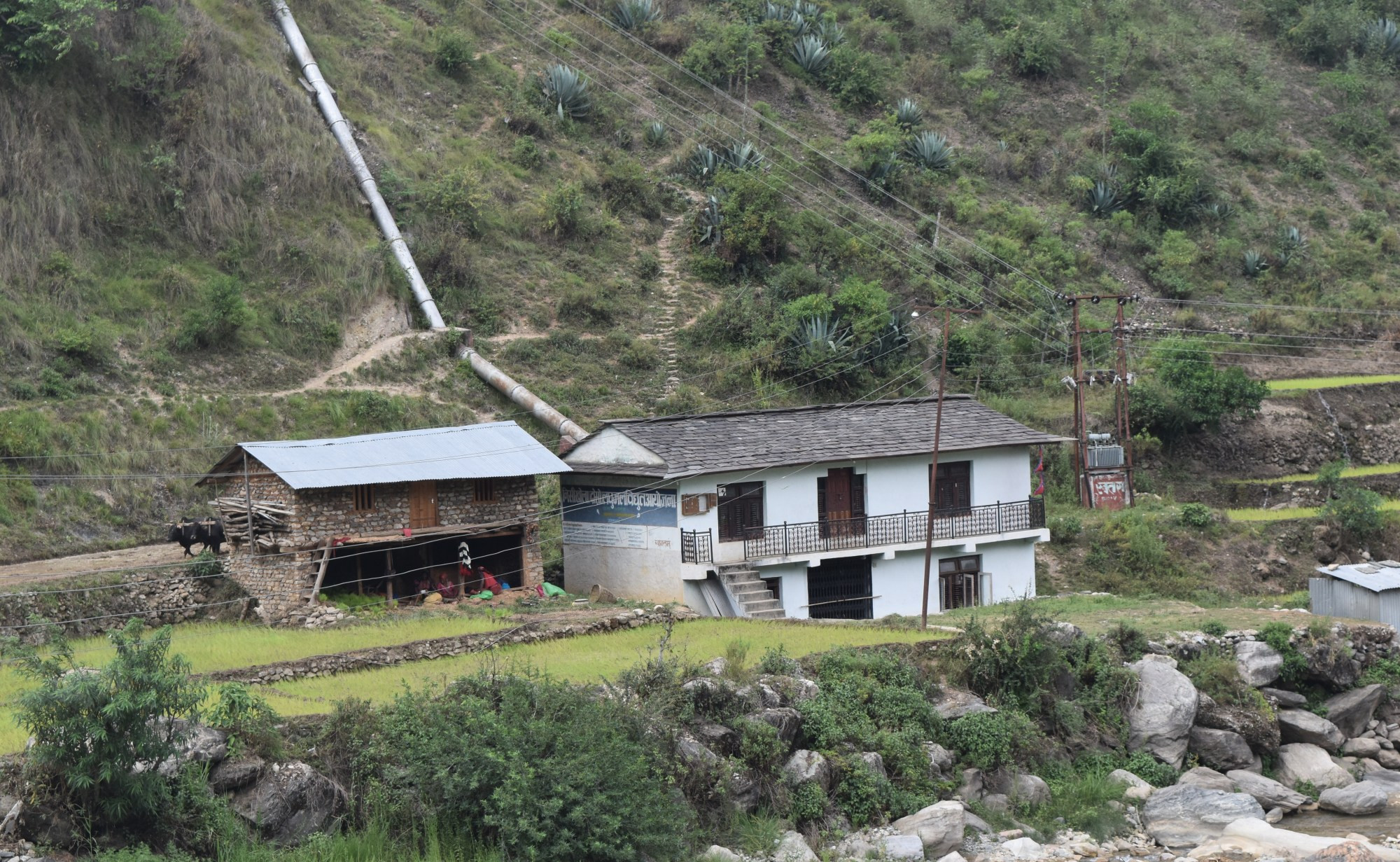 पहिरोले विद्युतको नहर बगाएपछि बागलुङका १३ सय घर बिजुलीविहीन