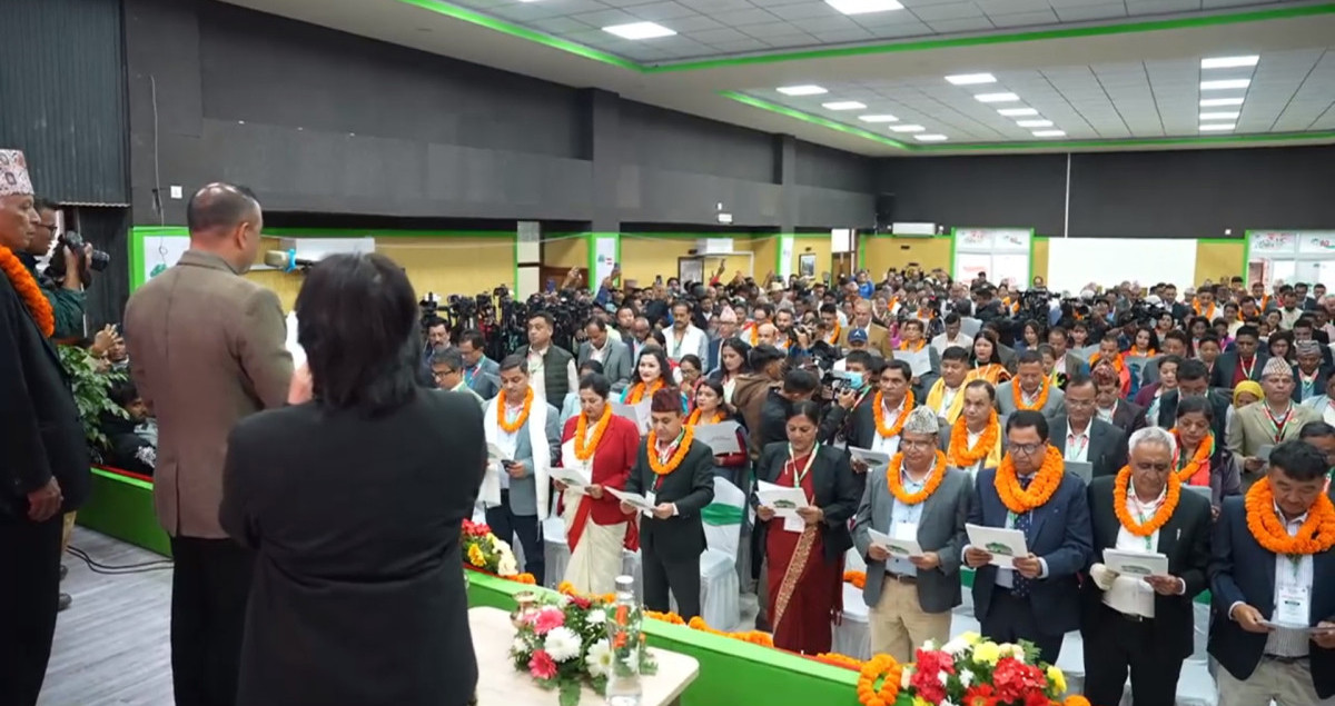 काँग्रेस पदाधिकारी तथा केन्द्रीय सदस्यले लिए शपथ