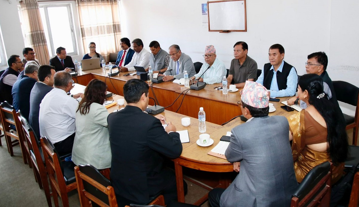निर्वाचन आयोगको कार्यविधिप्रति १० दलले भने- दुई दलीय वर्चस्वलाई संस्थागत गर्न खोजियो