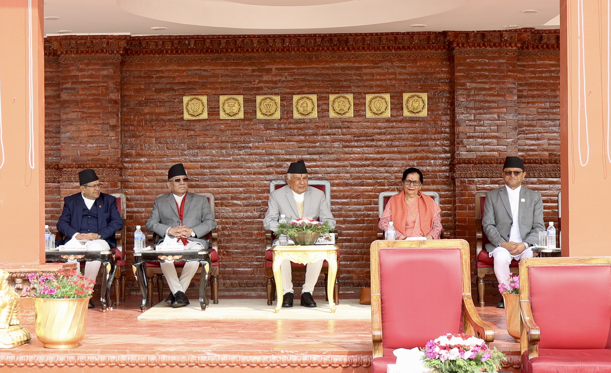 चियापान समारोहमा सहभागी हुँदै