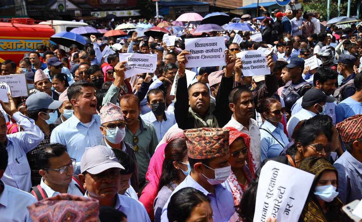 शिक्षकहरूको आन्दोलनले राजधानीमा यातायात अस्तव्यस्त