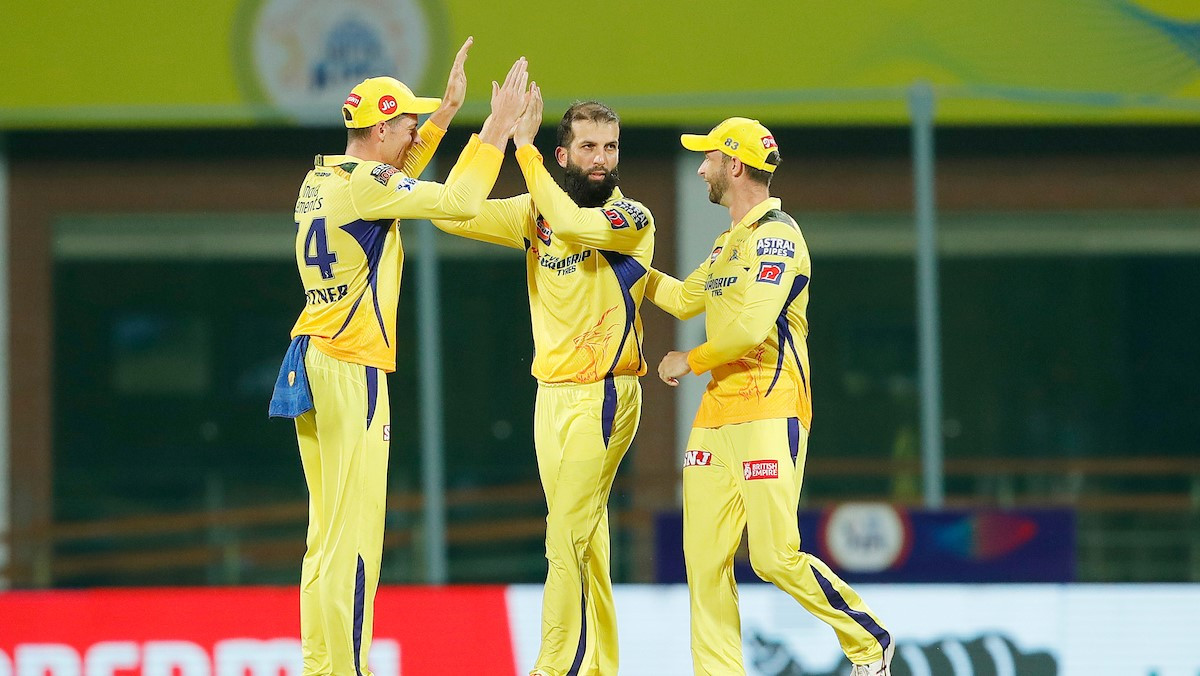 मोईनको सानदार बलिङमा चेन्नाईको जित