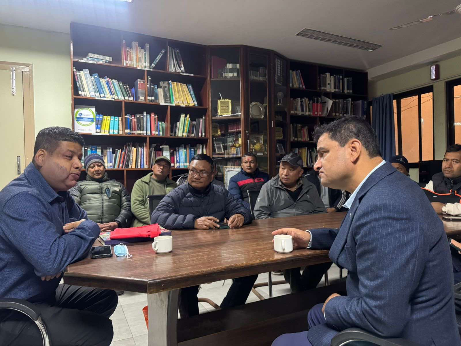 कीर्तिपुर अस्पतालका  जलनपीडित बिरामीको उपचारबारे जानकारी लिंदै स्वास्थ्य मन्त्री पौडेलले भने नसक्नेलाई निःशुल्क उपचारको दुरुपयोग हुन नदिनुहोला