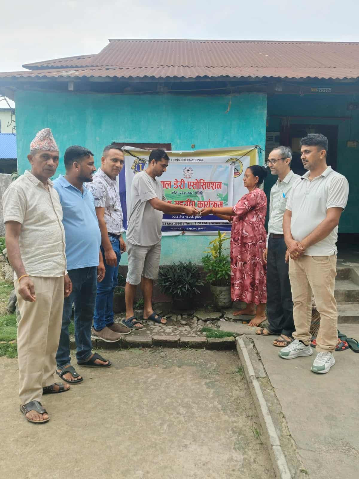नेपाल डेरी एसोसिएसन कोशी प्रदेशद्वारा उमेश खातीलाई आर्थिक सहयोग