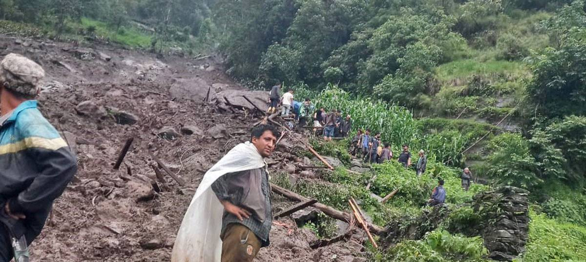 ताप्लेजुङमा पहिरोका कारण दर्जनौँ परिवार विस्थापित
