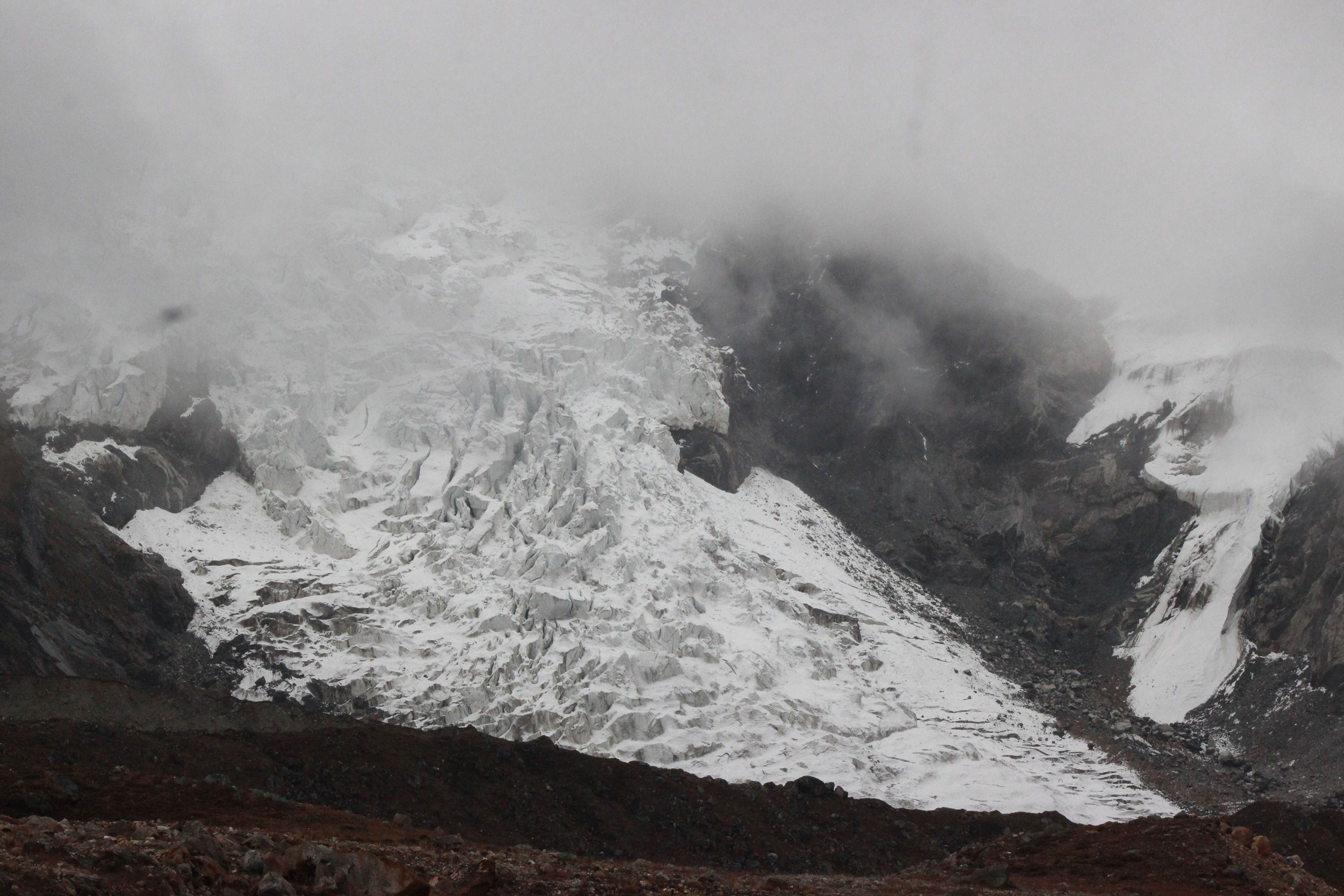 मुगु हिउँ पहिरो  अपडेट: हेलिकप्टबाट सुरक्षाकर्मी घटनास्थलतर्फ प्रस्थान