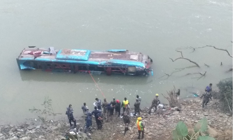 त्रिशुली नदिमा यात्रुवाहक बस दुर्घटनामा मृत्यु हुनेको संख्या ७ पुग्यो