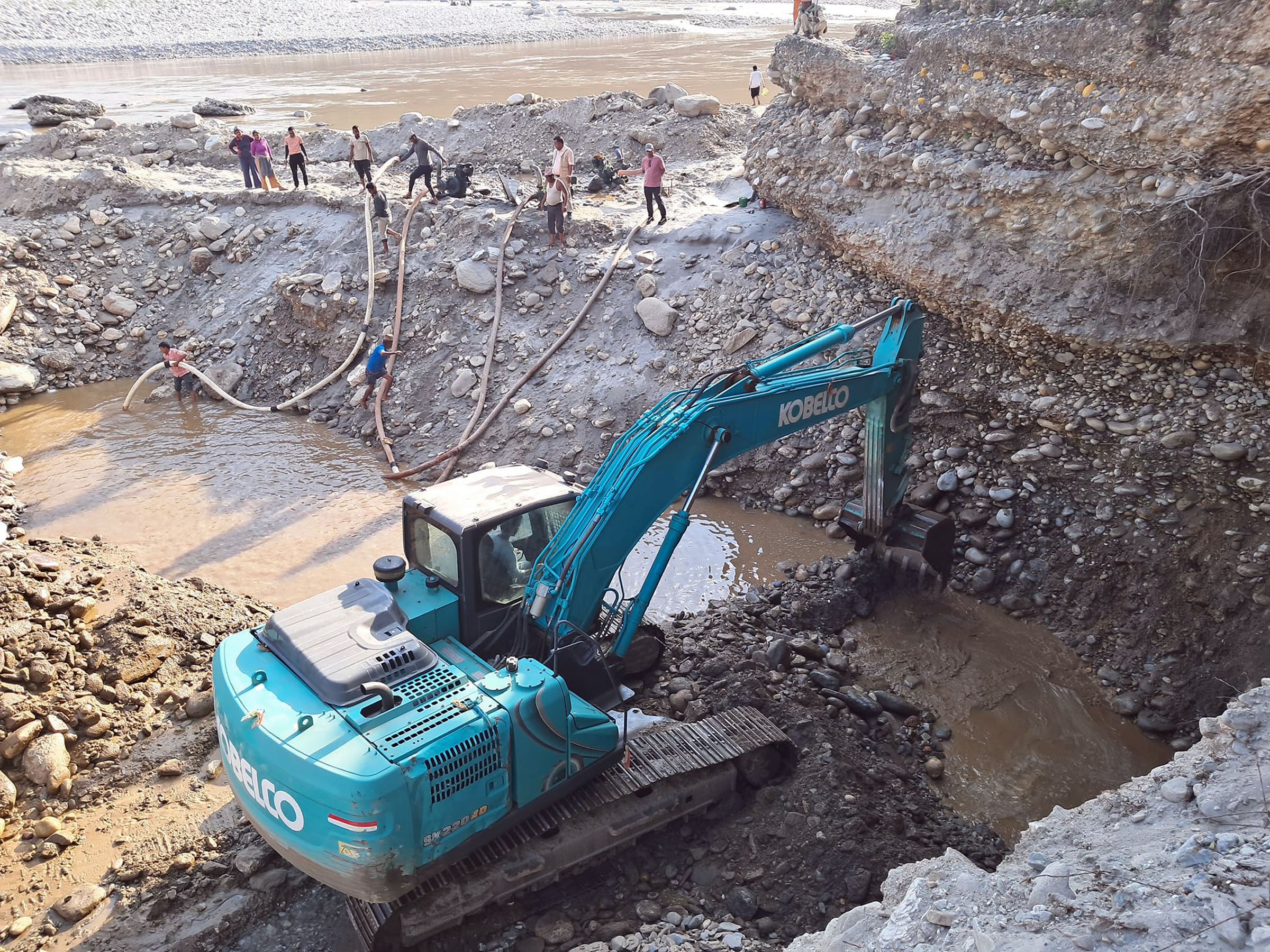 'लिफ्ट' सिंचाइ-निर्माण