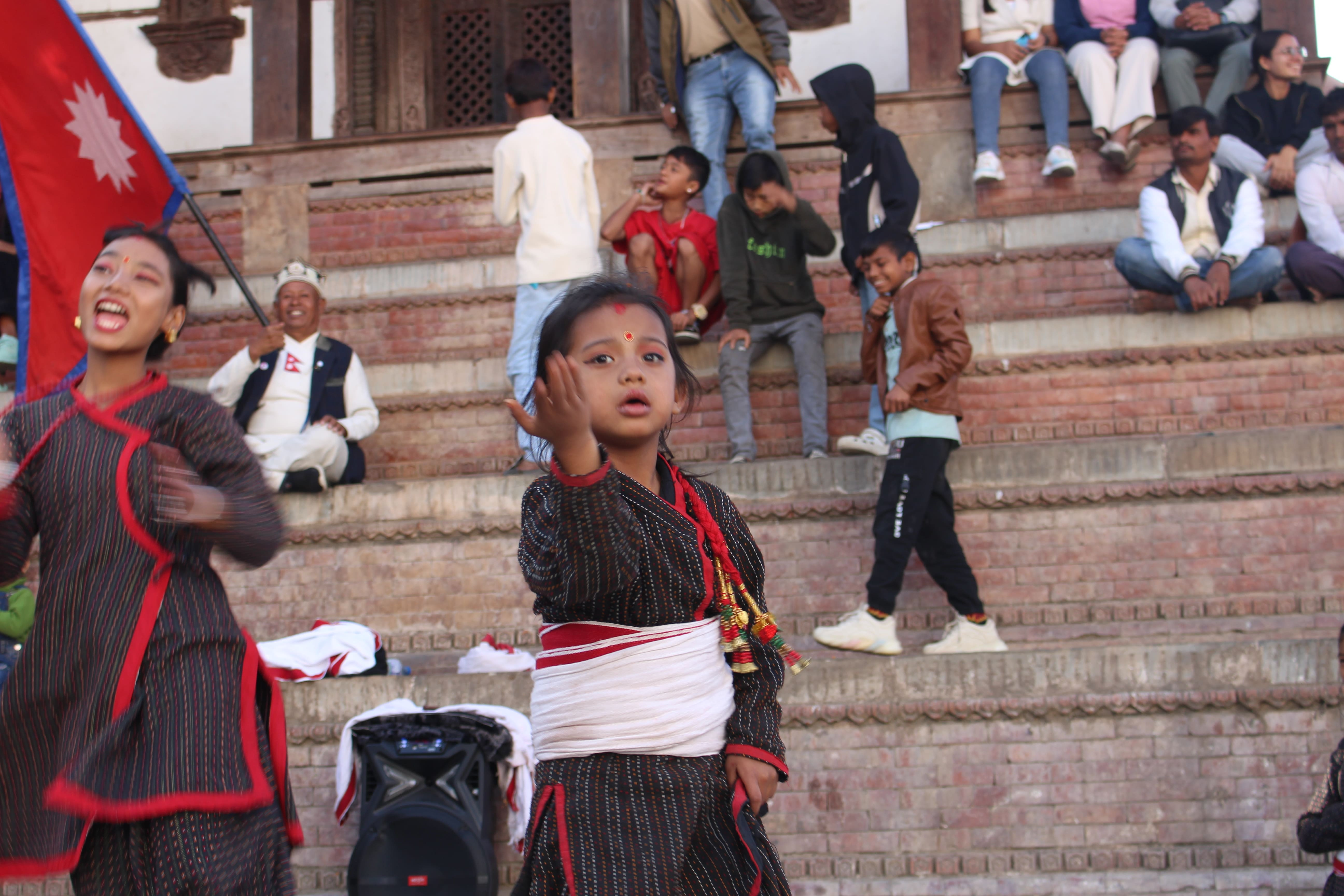 नेवार समुदायका युवाहरु हनुमानढोका क्षेत्रमा नयाँ वर्ष मनाउँदै (फोटो फिचर)