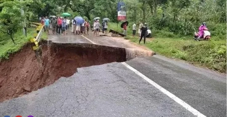 पृथ्वीराजमार्गको कन्टारमा सडक भासियो, राजमार्ग अवरुद्ध