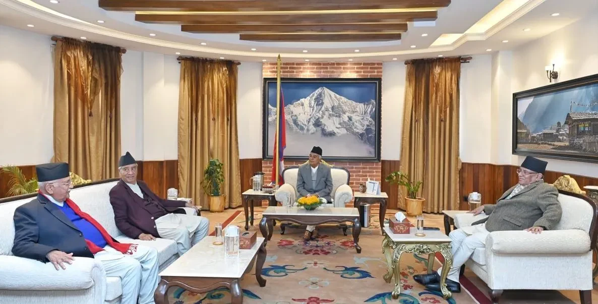 प्रचण्ड, ओली र देउवा शीतलनिवास