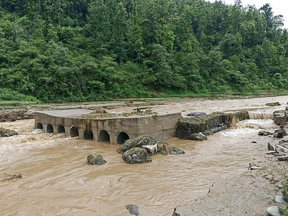 बाढीले गोरखा–आरुघाट सडक अवरुद्ध