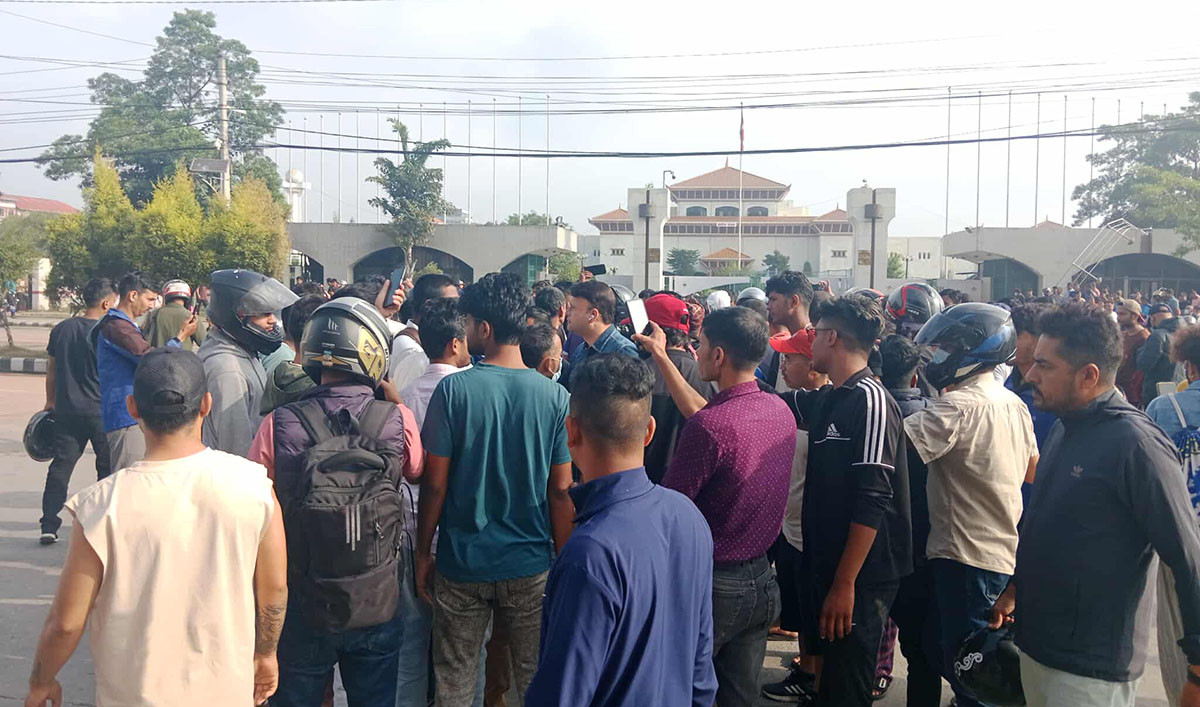 बानेश्वरमा भेला भएर जेनजीले सुरु गरे प्रदर्शन