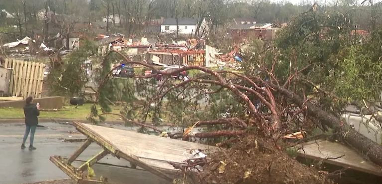 अमेरिकामा आएको शक्तिशाली आँधीबाट कम्तीमा २१ जनाको मृत्यु