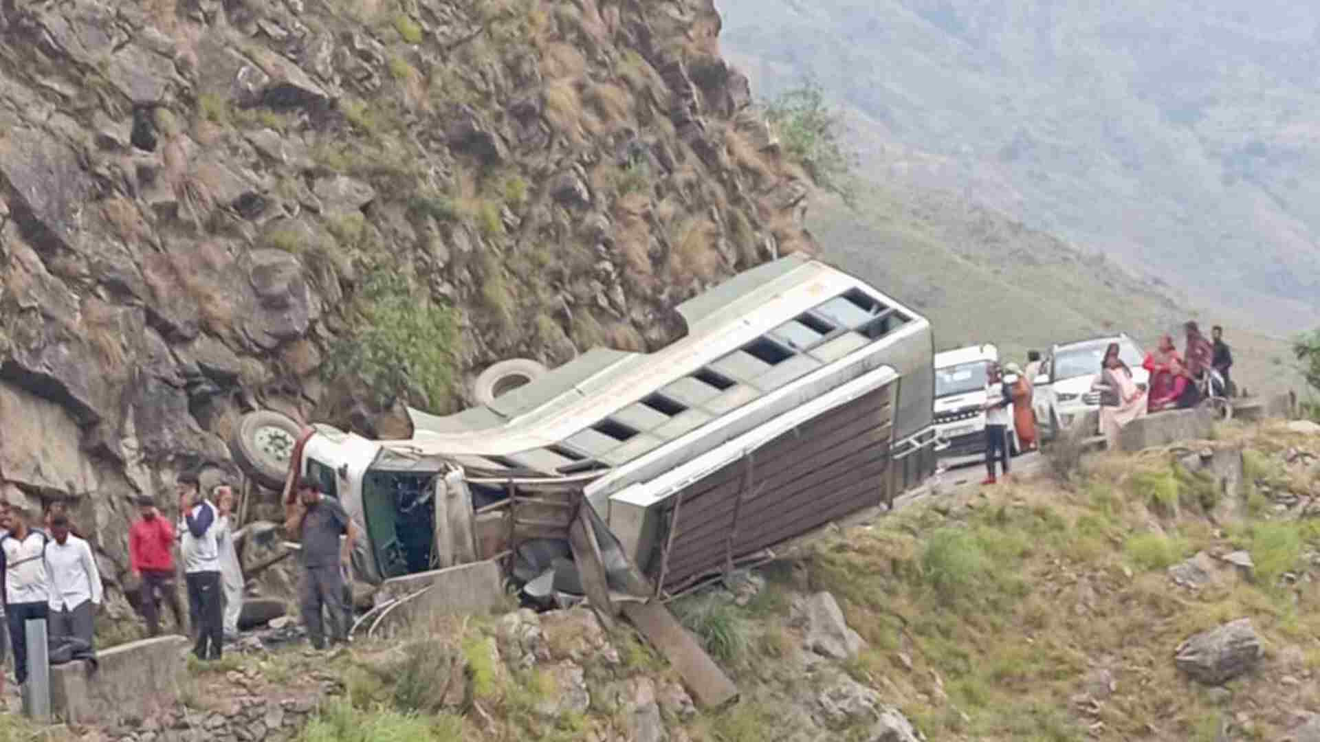 भारतमा बस दुर्घटना, दुई नेपालीको मृत्यु