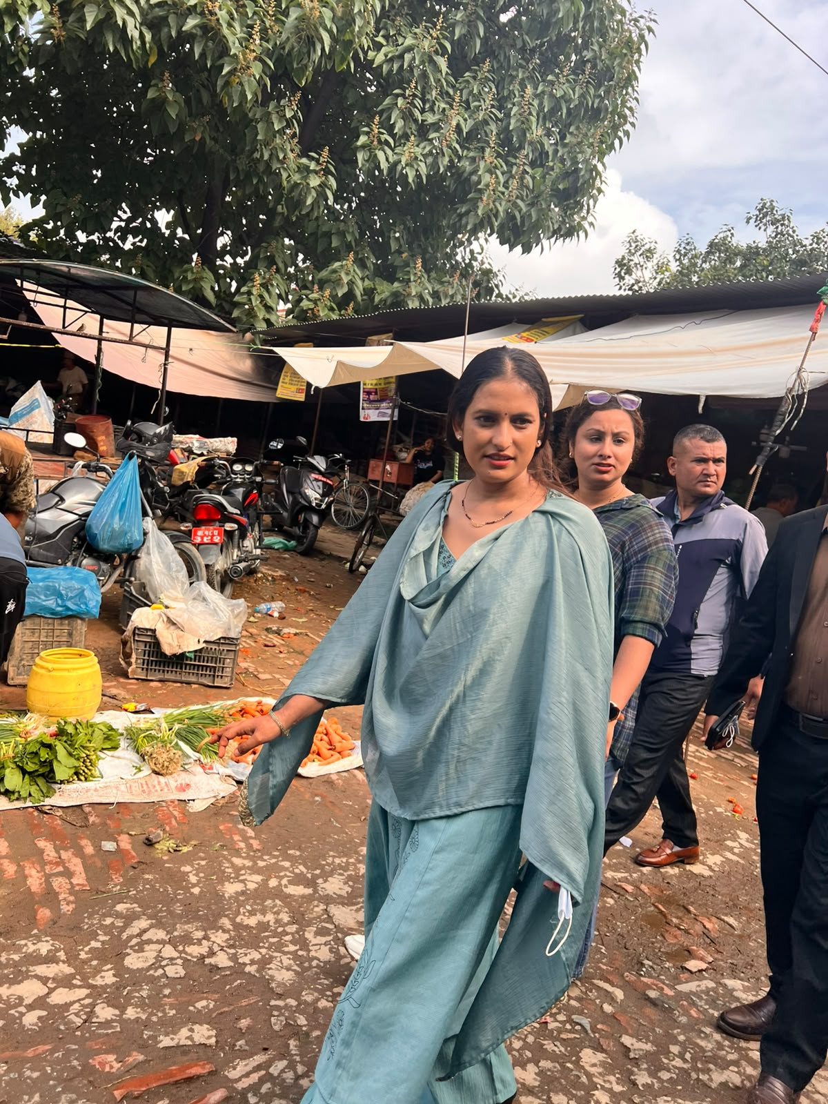 मन्त्री सिता बादीद्वारा बिहानै भृकुटीमण्डपको छड्के अनुगमन : नयाँ स्वरूपमा विकासका लागि अध्ययन अघि बढाइने