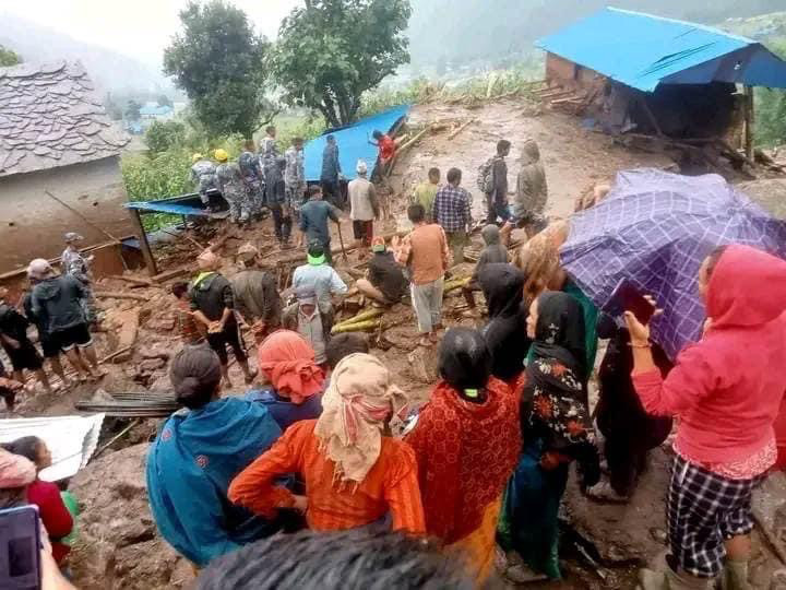 ओखलढुङ्गाको  विलन्दुमा पहिरोले पु¥याएको क्षति–तीन मृत्यु, एक बेपत्ता