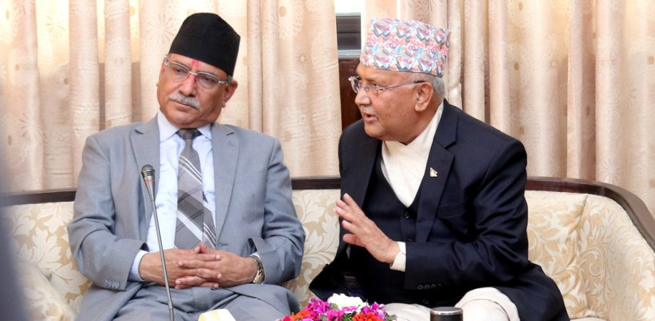 प्रधानमन्त्री प्रचण्ड र हुनेवाला प्रधानमन्त्री ओलीबिचको संवाद, के-के भयो आज बालुवाटारमा कुराकानी ?