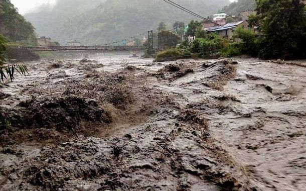 पहिरोमा पुरिएर ज्यान गुमाएकाका परिवारलाई राहत रकम प्रदान