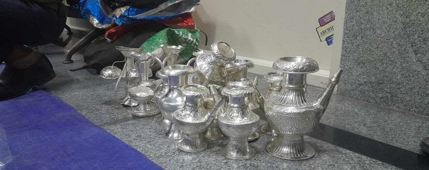 सुनचाँदी पसलबाट तस्करीको ४० किलो चाँदी बरामद, पशुपति ज्वेलर्सका सञ्चालक पक्राउ