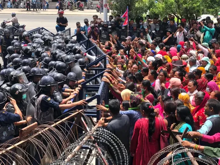 लघुवित्तका पीडितद्वारा प्रदर्शन