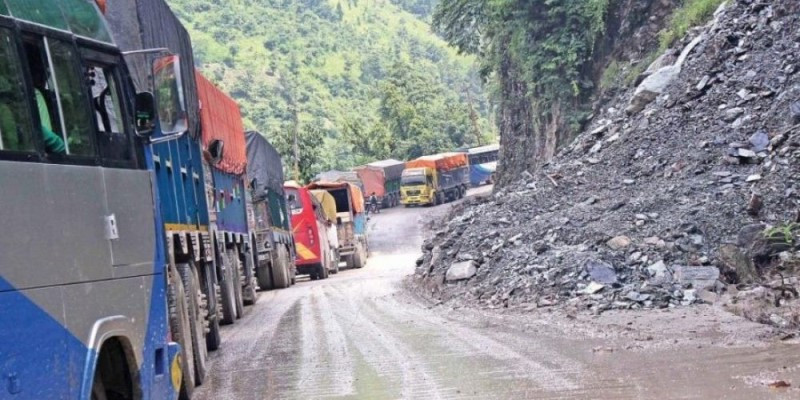 पहिरोका कारण अवरुद्ध भएको मुग्लिङ सडक सञ्चालन