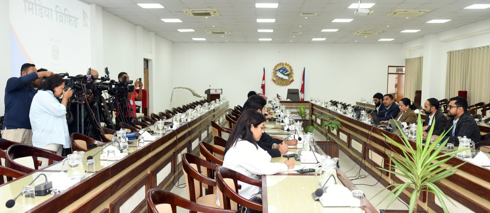 तथ्य र प्रमाणमा आधारित नीति निर्माणमा सक्रिय नीति अनुसन्धान प्रतिष्ठान, आठ प्रतिवेदन समीक्षामा
