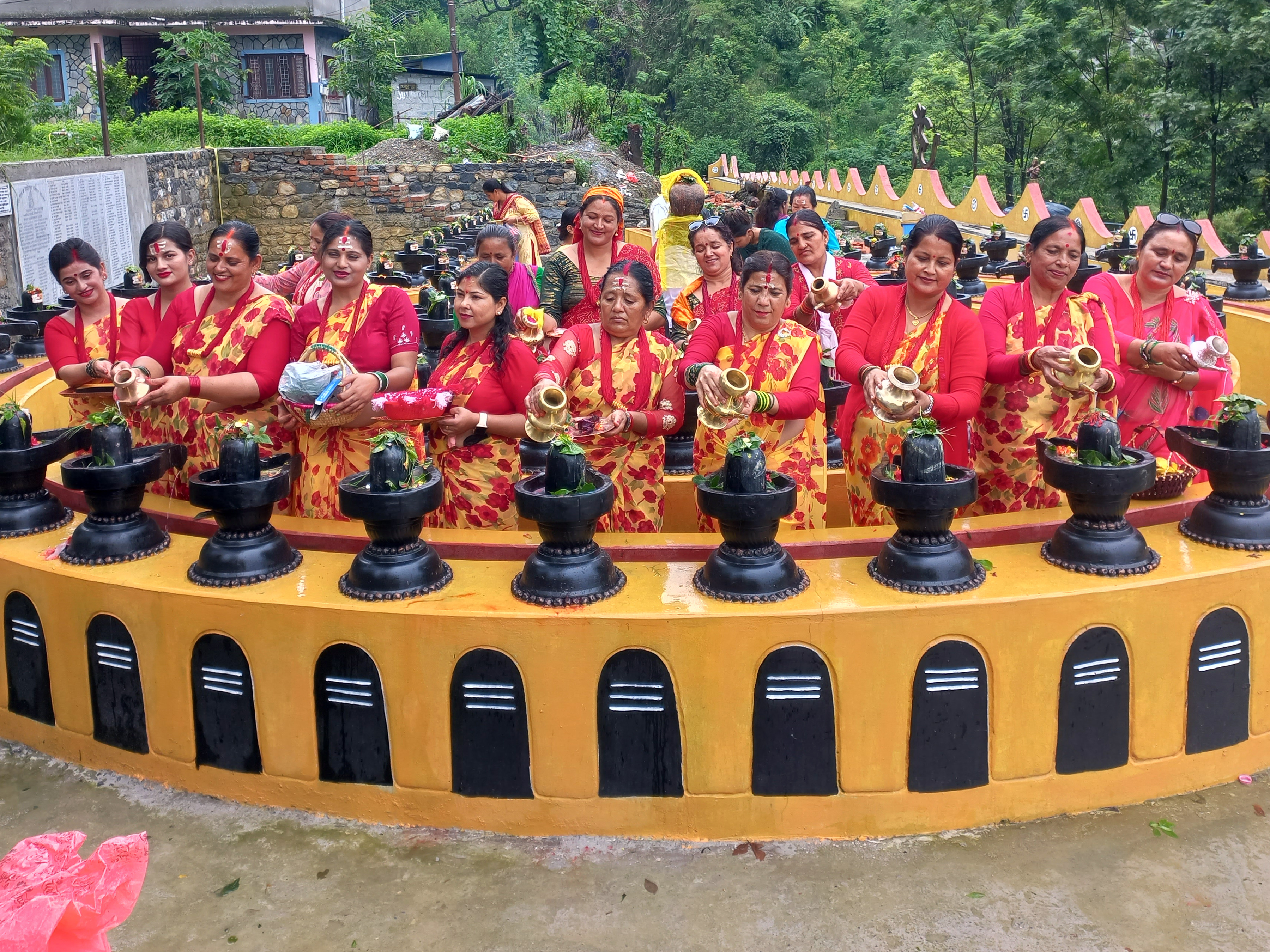 साउनको अन्तिम सोमबारः शिवालयमा भक्तजनको घुइँचो